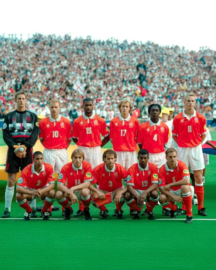 荷兰球队冲向欧洲杯,成功晋级四强 荷兰球队冲向欧洲杯,成功晋级四强