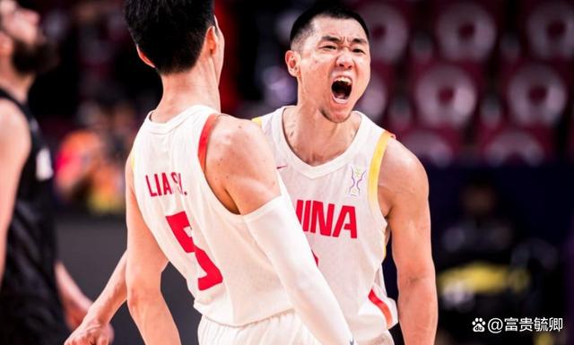 热血拚搏!球员们在比赛中展现出极致实力 热血拚搏!球员们在比赛中展现出极致实力