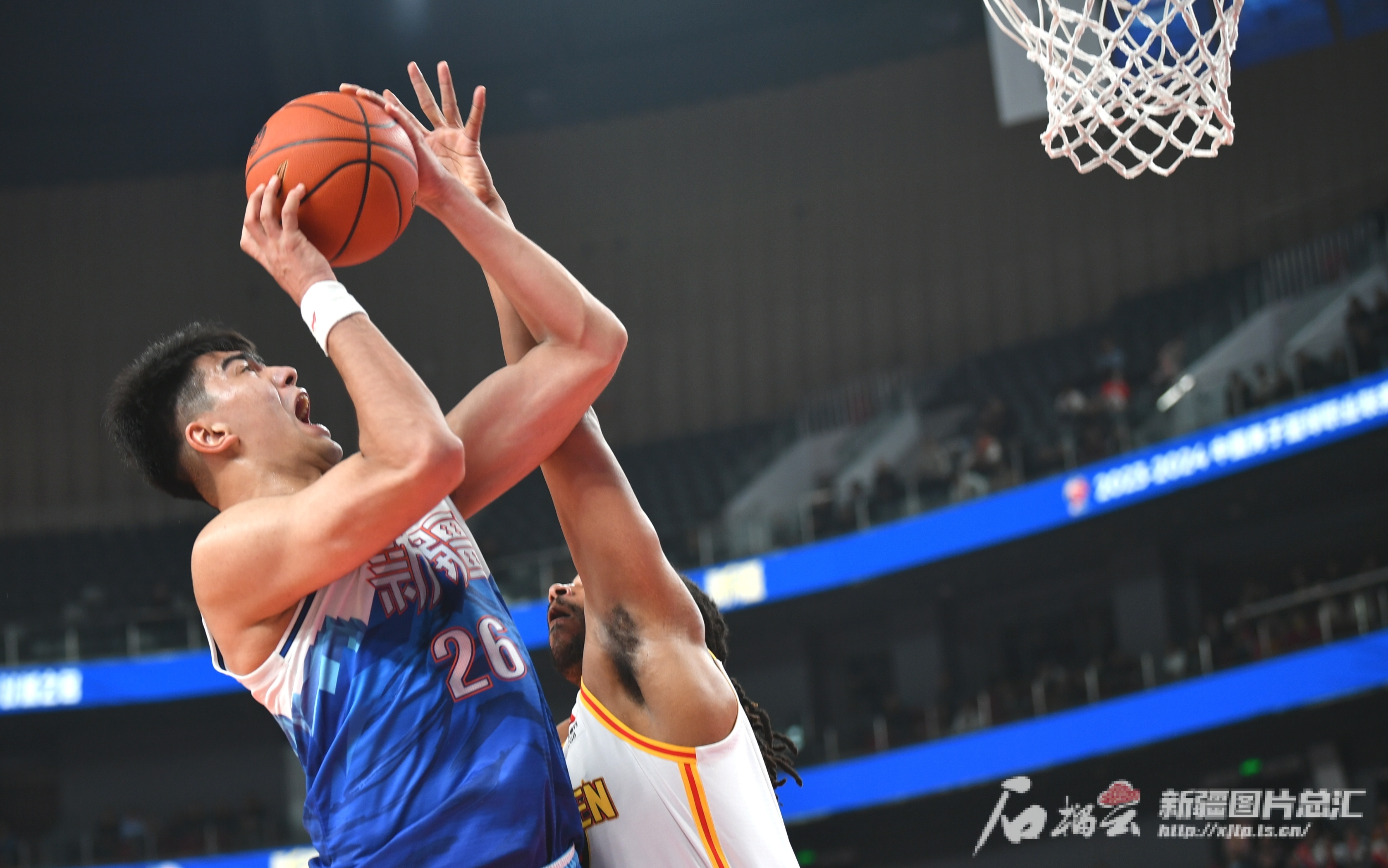 od体育官方入口-新疆男篮主场竞争激烈，险胜深圳队