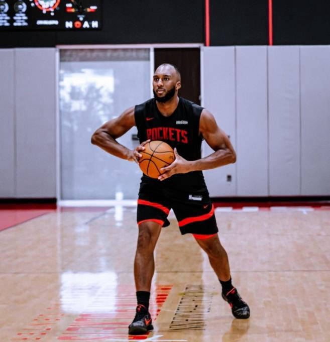 火箭后卫获得最有价值球员,表现受到赞赏 火箭后卫获得最有价值球员,表现受到赞赏