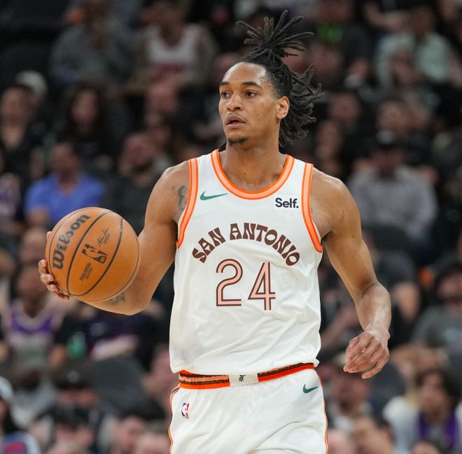 关于快船队后卫在比赛中遭遇伤病状态的信息 关于快船队后卫在比赛中遭遇伤病状态的信息