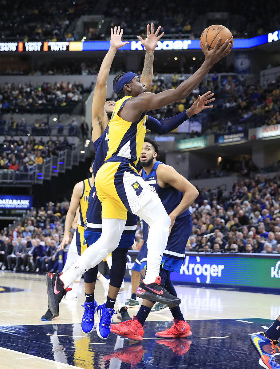 勇士轻松战胜马刺,考辛斯内线压制 勇士轻松战胜马刺,考辛斯内线压制