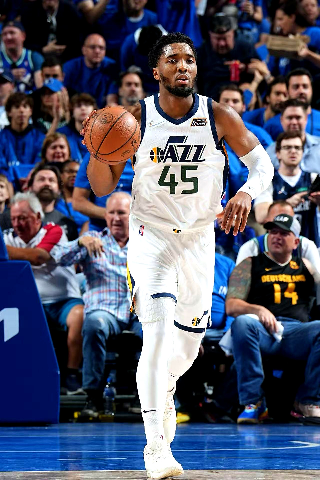 od体育官方登录入口-爵士队大胜一仗，锁定季后赛资格